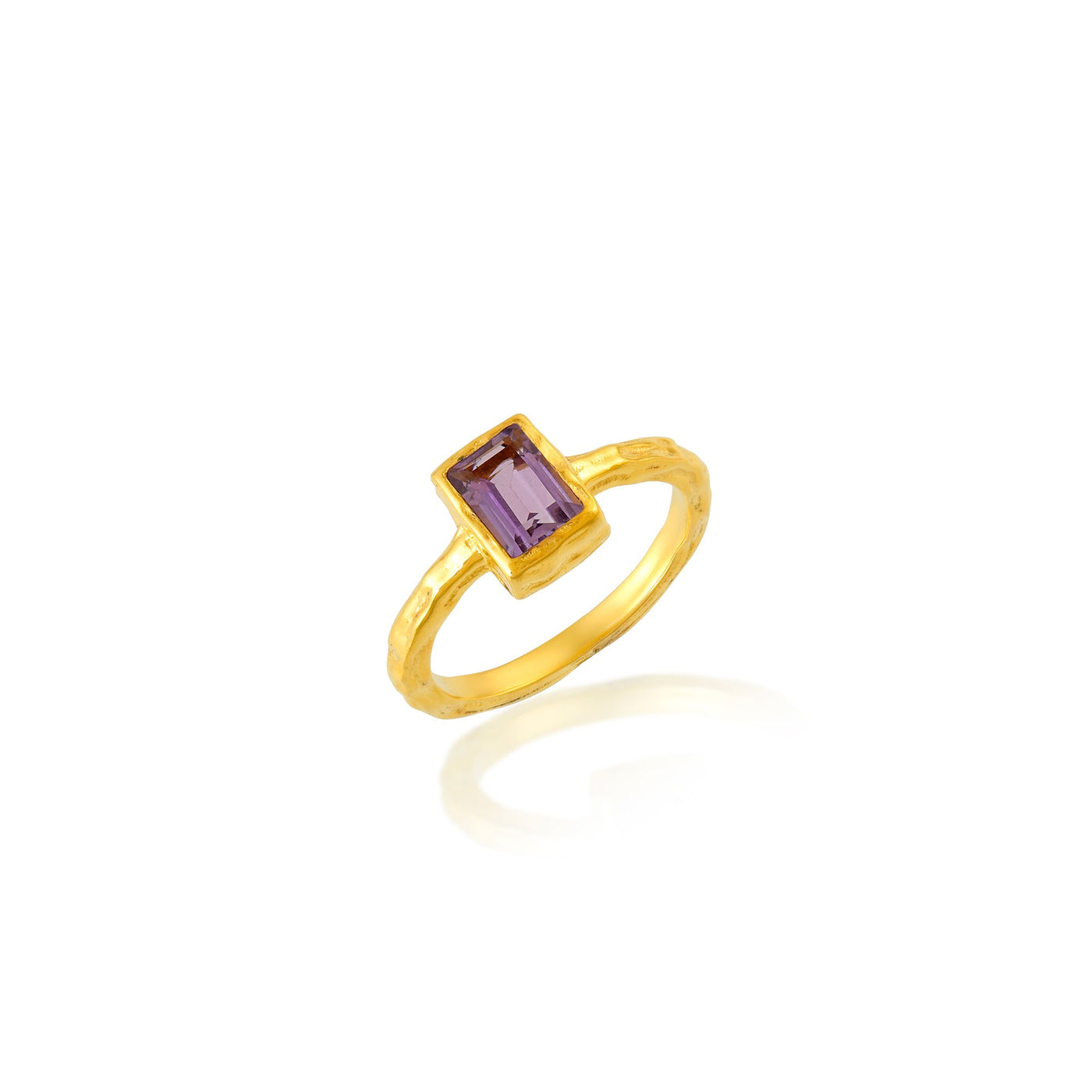 Anillo de bronce chapado en Oro de 18K con piedra mineral Amatista
