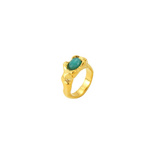 Anillo en forma orgánica de acero inoxidable dorado y con piedra mineral amazonita