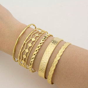 Brazalete de acero inoxidable de estilo amartillado chapado en oro