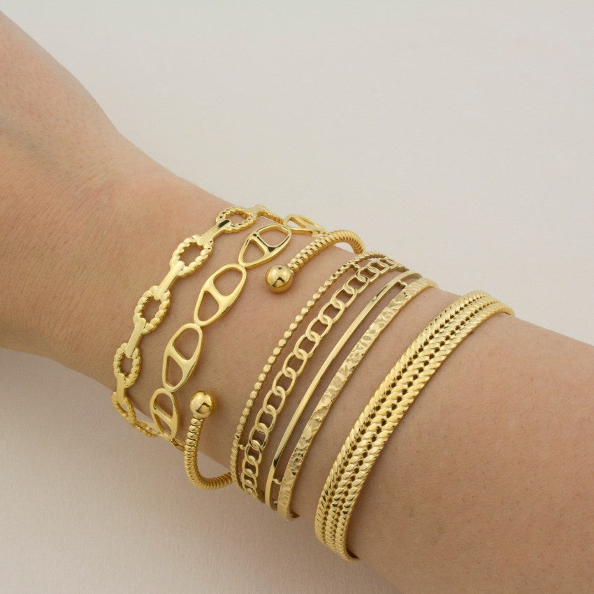 Brazalete rígido de acero inoxidable dorado con diseño de calabrote de forma orgánica
