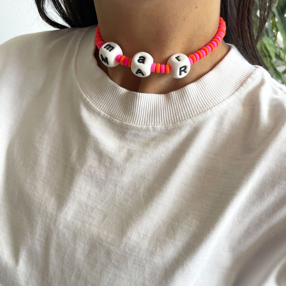 Collar con nombre de colores