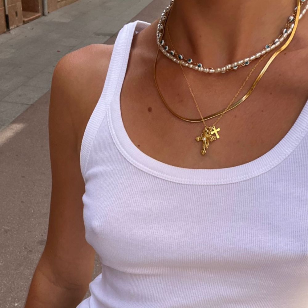 Collar con tres cruces