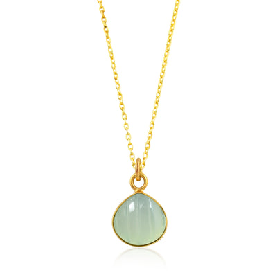 Collar basico con piedra mineral calcedonia y cadena forzada de plata de ley bañada en Oro