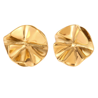 Pendientes de tamaño mediano-grande tipo flor de color dorado perfectos para llevar día a día y, también, para eventos especiales como bodas.