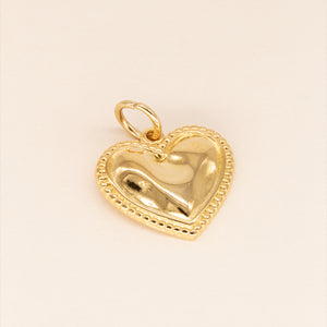 colgante corazon dorado con relieve