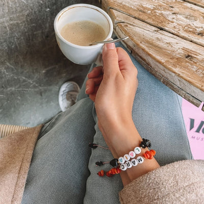 Pulsera Winter Luamarta. Pulseras Personalizadas. Pulseras hechas a mano. Joyas personalizadas. Nacar. Hecho a mano. Hecho a mano con amor. Ideas para regalo.
